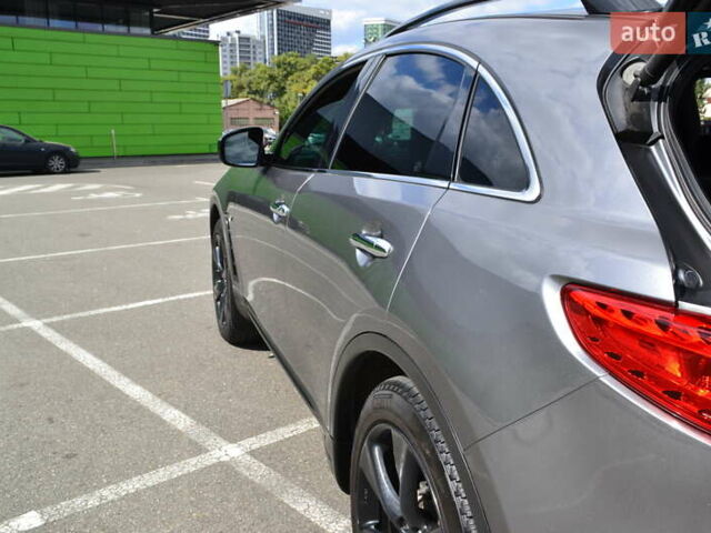 Сірий Інфініті QX70, об'ємом двигуна 3.7 л та пробігом 181 тис. км за 18300 $, фото 25 на Automoto.ua