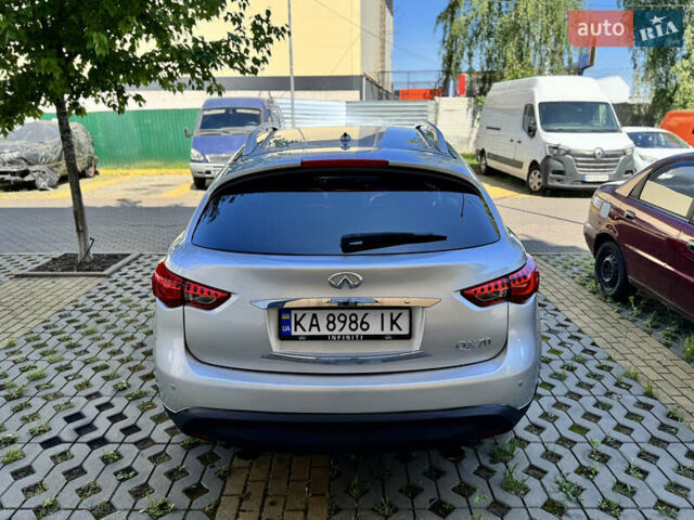 Серый Инфинити QX70, объемом двигателя 3.7 л и пробегом 154 тыс. км за 17200 $, фото 4 на Automoto.ua
