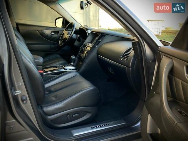 Серый Инфинити QX70, объемом двигателя 3.7 л и пробегом 116 тыс. км за 14900 $, фото 12 на Automoto.ua