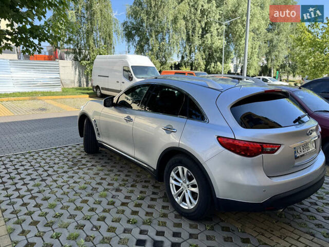 Серый Инфинити QX70, объемом двигателя 3.7 л и пробегом 154 тыс. км за 17200 $, фото 5 на Automoto.ua