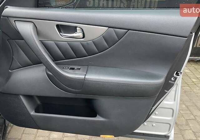 Серый Инфинити QX70, объемом двигателя 3.7 л и пробегом 163 тыс. км за 15500 $, фото 35 на Automoto.ua