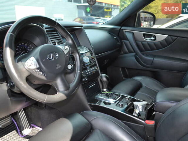 Сірий Інфініті QX70, об'ємом двигуна 3.7 л та пробігом 181 тис. км за 18300 $, фото 16 на Automoto.ua