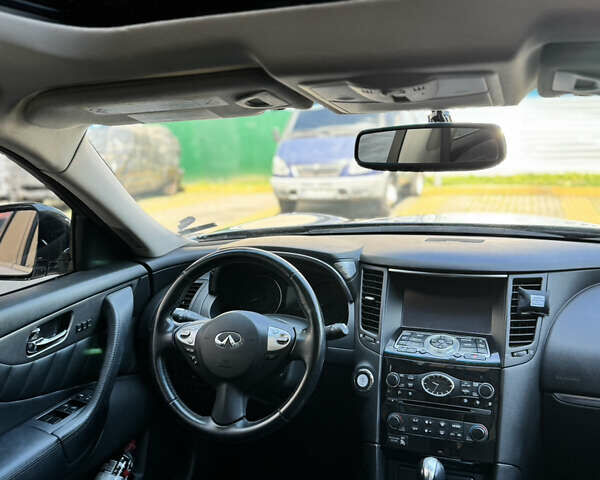 Серый Инфинити QX70, объемом двигателя 3.7 л и пробегом 154 тыс. км за 17200 $, фото 7 на Automoto.ua
