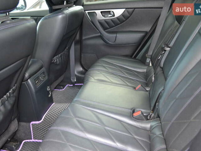 Сірий Інфініті QX70, об'ємом двигуна 3.7 л та пробігом 181 тис. км за 18300 $, фото 12 на Automoto.ua