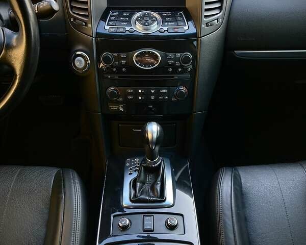 Серый Инфинити QX70, объемом двигателя 3.7 л и пробегом 116 тыс. км за 14900 $, фото 19 на Automoto.ua