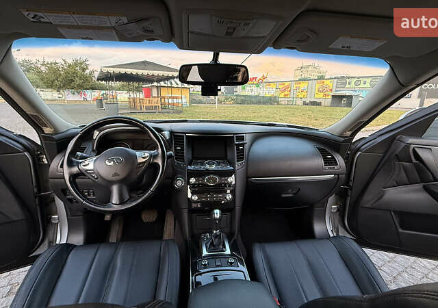 Сірий Інфініті QX70, об'ємом двигуна 3.7 л та пробігом 148 тис. км за 17000 $, фото 33 на Automoto.ua
