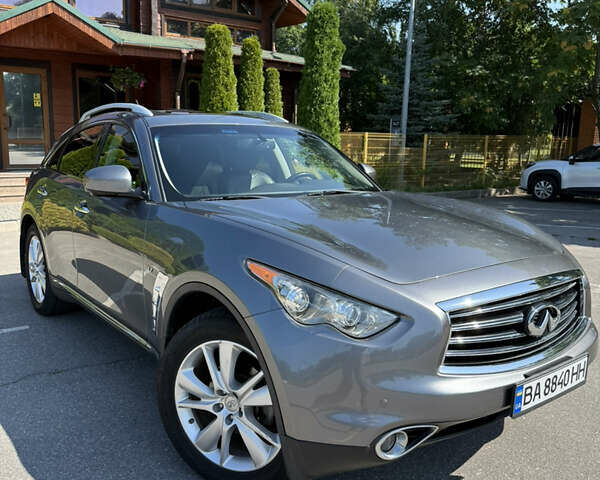 Серый Инфинити QX70, объемом двигателя 3.7 л и пробегом 79 тыс. км за 19900 $, фото 3 на Automoto.ua