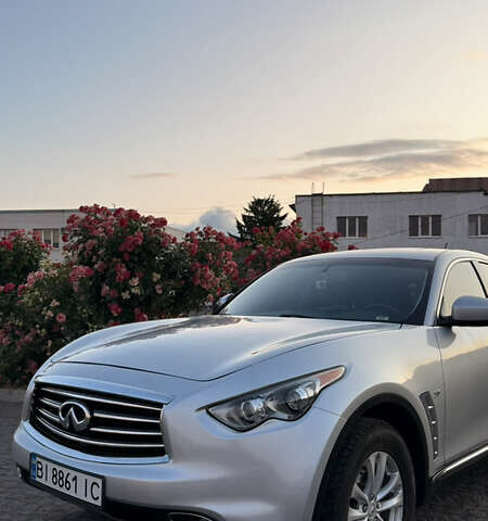 Серый Инфинити QX70, объемом двигателя 3.7 л и пробегом 148 тыс. км за 20500 $, фото 1 на Automoto.ua