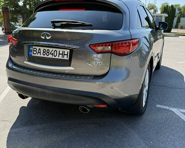 Серый Инфинити QX70, объемом двигателя 3.7 л и пробегом 79 тыс. км за 19900 $, фото 8 на Automoto.ua