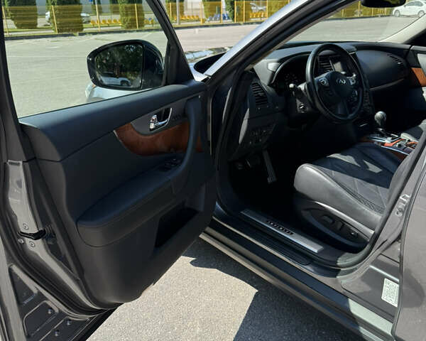 Серый Инфинити QX70, объемом двигателя 3.7 л и пробегом 79 тыс. км за 19900 $, фото 14 на Automoto.ua