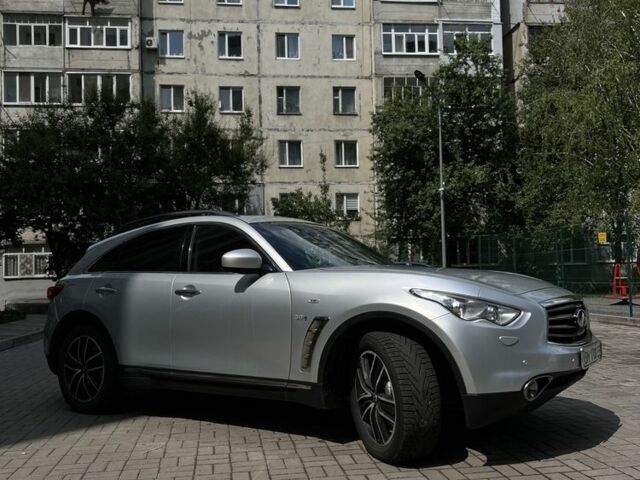 Сірий Інфініті QX70, об'ємом двигуна 3 л та пробігом 170 тис. км за 21500 $, фото 3 на Automoto.ua