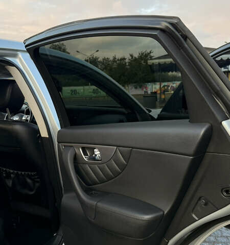 Сірий Інфініті QX70, об'ємом двигуна 3.7 л та пробігом 148 тис. км за 17000 $, фото 41 на Automoto.ua