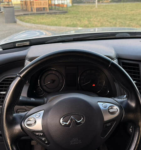 Сірий Інфініті QX70, об'ємом двигуна 3.7 л та пробігом 148 тис. км за 17000 $, фото 18 на Automoto.ua