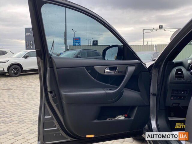 Серый Инфинити QX70, объемом двигателя 3 л и пробегом 209 тыс. км за 24800 $, фото 8 на Automoto.ua