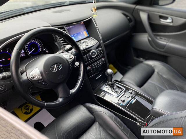 Серый Инфинити QX70, объемом двигателя 3 л и пробегом 209 тыс. км за 24800 $, фото 10 на Automoto.ua