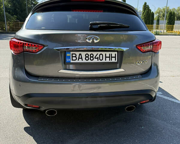 Серый Инфинити QX70, объемом двигателя 3.7 л и пробегом 79 тыс. км за 19900 $, фото 7 на Automoto.ua