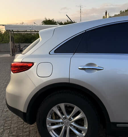 Сірий Інфініті QX70, об'ємом двигуна 3.7 л та пробігом 148 тис. км за 17000 $, фото 6 на Automoto.ua