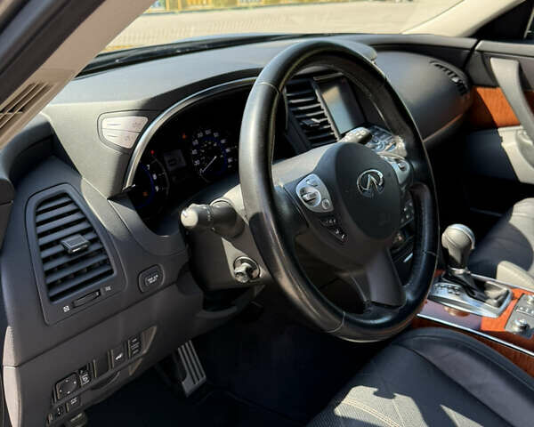 Серый Инфинити QX70, объемом двигателя 3.7 л и пробегом 79 тыс. км за 19900 $, фото 18 на Automoto.ua
