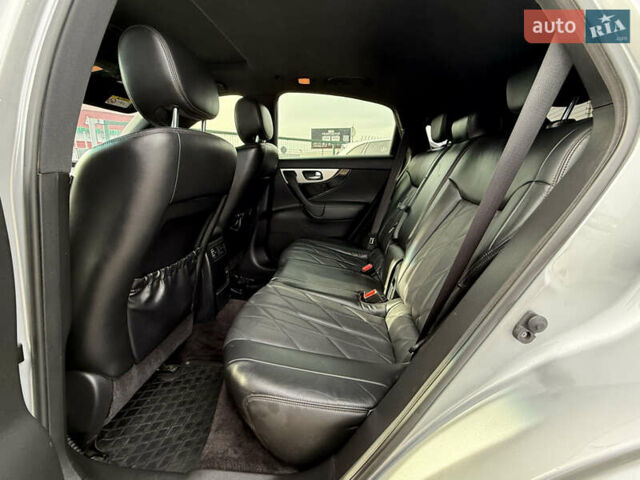 Серый Инфинити QX70, объемом двигателя 2.99 л и пробегом 181 тыс. км за 19990 $, фото 14 на Automoto.ua