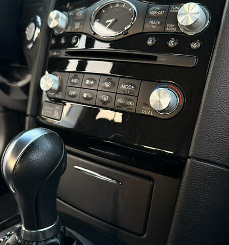 Сірий Інфініті QX70, об'ємом двигуна 3.7 л та пробігом 148 тис. км за 17000 $, фото 21 на Automoto.ua