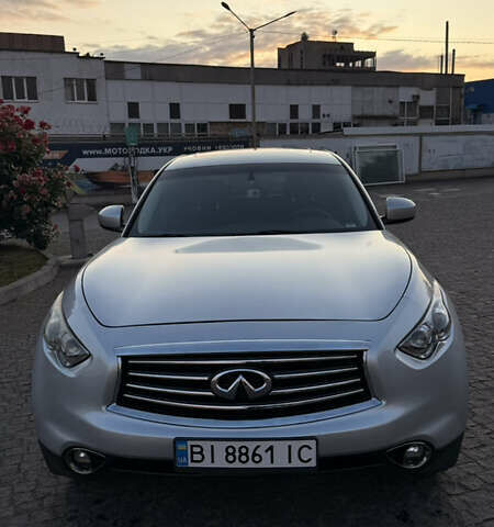 Серый Инфинити QX70, объемом двигателя 3.7 л и пробегом 148 тыс. км за 20500 $, фото 3 на Automoto.ua