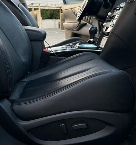 Сірий Інфініті QX70, об'ємом двигуна 3.7 л та пробігом 148 тис. км за 17000 $, фото 23 на Automoto.ua