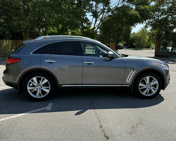 Серый Инфинити QX70, объемом двигателя 3.7 л и пробегом 79 тыс. км за 19900 $, фото 9 на Automoto.ua