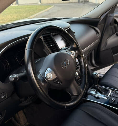 Сірий Інфініті QX70, об'ємом двигуна 3.7 л та пробігом 148 тис. км за 17000 $, фото 29 на Automoto.ua