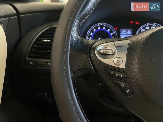 Серый Инфинити QX70, объемом двигателя 3.7 л и пробегом 70 тыс. км за 26900 $, фото 9 на Automoto.ua