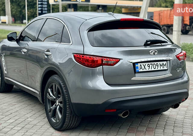 Серый Инфинити QX70, объемом двигателя 3.7 л и пробегом 112 тыс. км за 22200 $, фото 7 на Automoto.ua