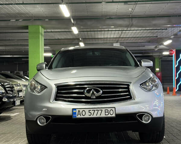 Серый Инфинити QX70, объемом двигателя 3.7 л и пробегом 172 тыс. км за 16500 $, фото 1 на Automoto.ua