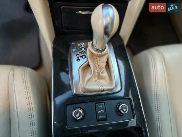 Сірий Інфініті QX70, об'ємом двигуна 3.7 л та пробігом 106 тис. км за 21999 $, фото 65 на Automoto.ua