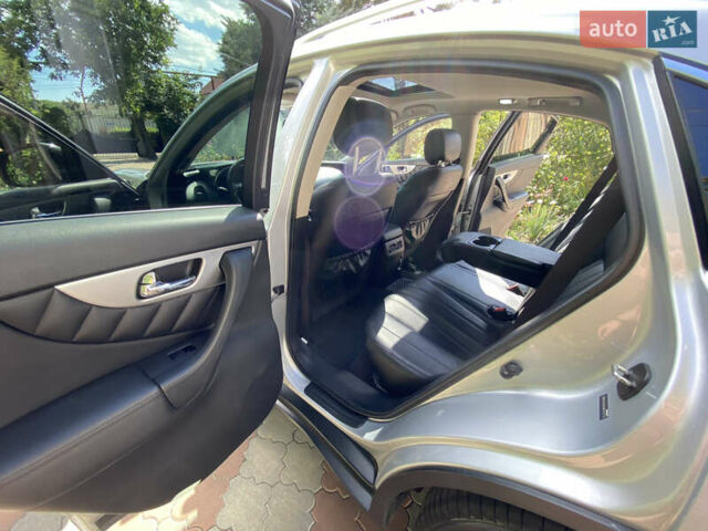 Серый Инфинити QX70, объемом двигателя 3.7 л и пробегом 91 тыс. км за 16900 $, фото 4 на Automoto.ua