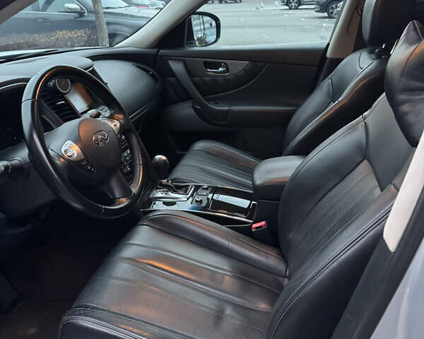 Серый Инфинити QX70, объемом двигателя 3.7 л и пробегом 172 тыс. км за 16500 $, фото 14 на Automoto.ua