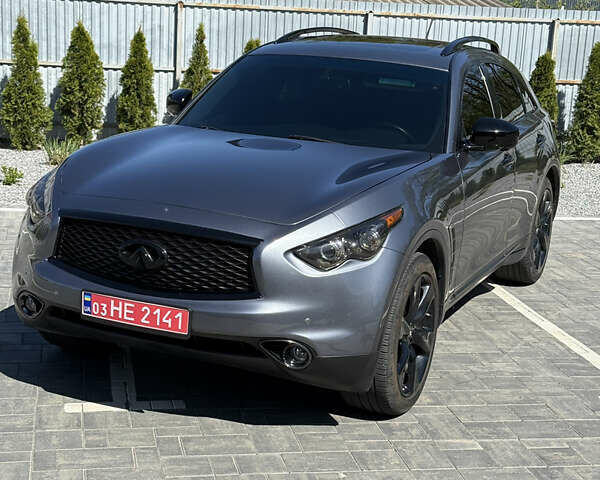 Серый Инфинити QX70, объемом двигателя 3.7 л и пробегом 195 тыс. км за 18000 $, фото 4 на Automoto.ua