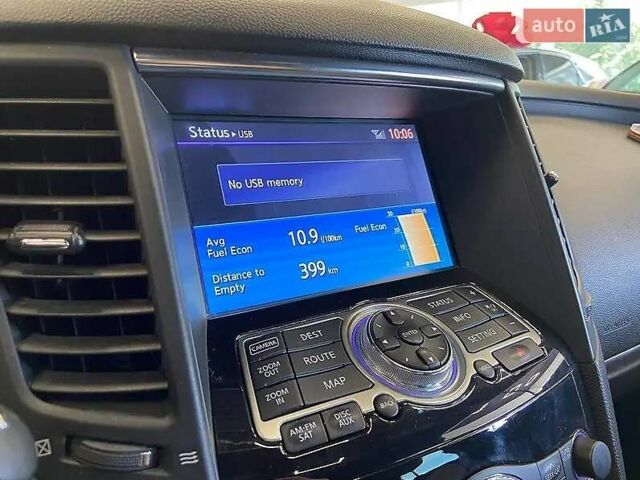 Серый Инфинити QX70, объемом двигателя 3.7 л и пробегом 70 тыс. км за 26900 $, фото 4 на Automoto.ua