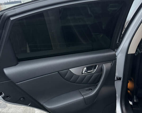 Серый Инфинити QX70, объемом двигателя 3.7 л и пробегом 172 тыс. км за 16500 $, фото 21 на Automoto.ua