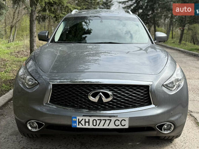 Серый Инфинити QX70, объемом двигателя 3.7 л и пробегом 64 тыс. км за 23900 $, фото 2 на Automoto.ua