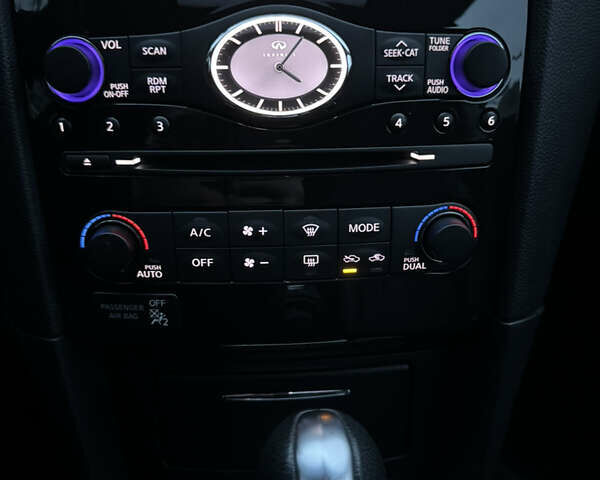 Серый Инфинити QX70, объемом двигателя 3.7 л и пробегом 172 тыс. км за 16500 $, фото 31 на Automoto.ua