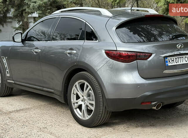 Серый Инфинити QX70, объемом двигателя 3.7 л и пробегом 64 тыс. км за 23900 $, фото 7 на Automoto.ua