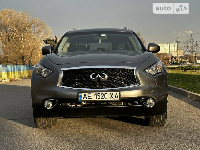 Сірий Інфініті QX70, об'ємом двигуна 3.7 л та пробігом 41 тис. км за 23500 $, фото 6 на Automoto.ua