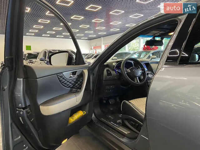 Серый Инфинити QX70, объемом двигателя 3.7 л и пробегом 70 тыс. км за 26900 $, фото 1 на Automoto.ua