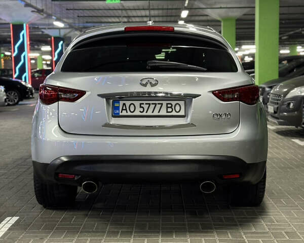 Серый Инфинити QX70, объемом двигателя 3.7 л и пробегом 172 тыс. км за 16500 $, фото 4 на Automoto.ua