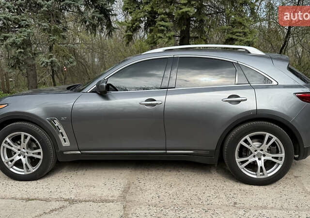 Серый Инфинити QX70, объемом двигателя 3.7 л и пробегом 64 тыс. км за 23900 $, фото 6 на Automoto.ua