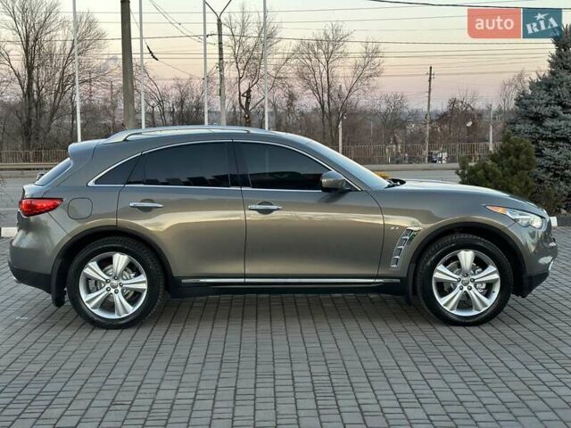 Сірий Інфініті QX70, об'ємом двигуна 3.7 л та пробігом 106 тис. км за 21999 $, фото 4 на Automoto.ua