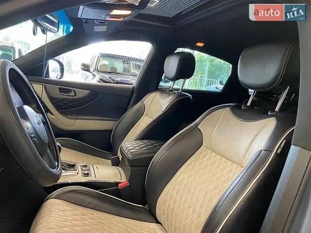 Серый Инфинити QX70, объемом двигателя 3.7 л и пробегом 70 тыс. км за 26900 $, фото 2 на Automoto.ua