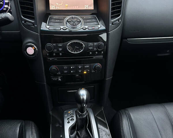 Серый Инфинити QX70, объемом двигателя 3.7 л и пробегом 172 тыс. км за 16500 $, фото 32 на Automoto.ua