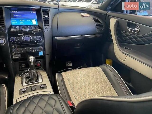 Серый Инфинити QX70, объемом двигателя 3.7 л и пробегом 70 тыс. км за 26900 $, фото 13 на Automoto.ua