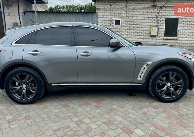 Серый Инфинити QX70, объемом двигателя 3.7 л и пробегом 112 тыс. км за 22200 $, фото 10 на Automoto.ua
