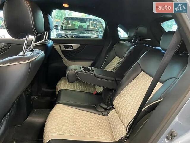 Серый Инфинити QX70, объемом двигателя 3.7 л и пробегом 70 тыс. км за 26900 $, фото 20 на Automoto.ua